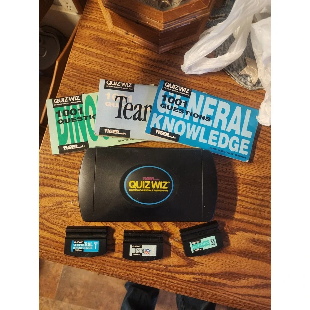 1993 Tiger Electronics Quiz Wiz Electronic Game, 4 Cartridges & Books, TESTED